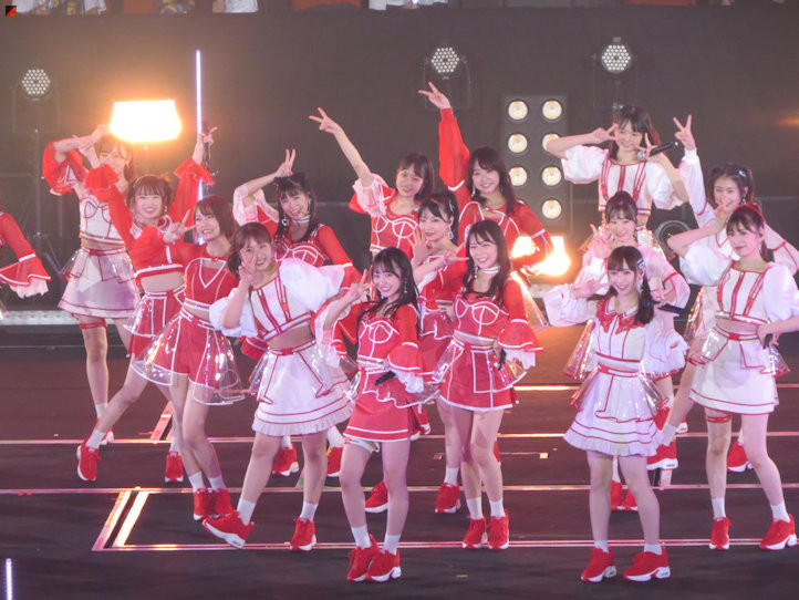 Star line-up at the 10th Anniversary of NMB48 – SI-Doitsu English